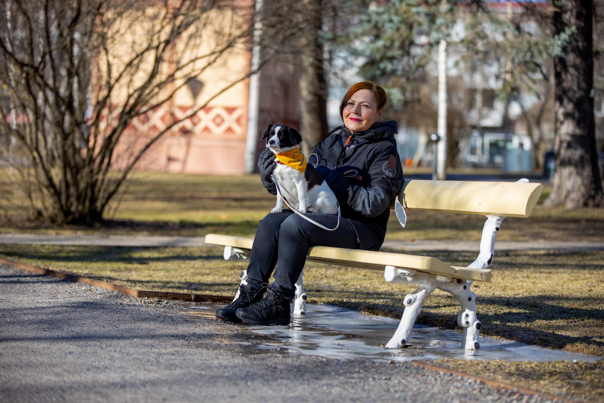 Kennelliiton kaverikoiratoiminnassa mukana Helena ja Iines-koira.